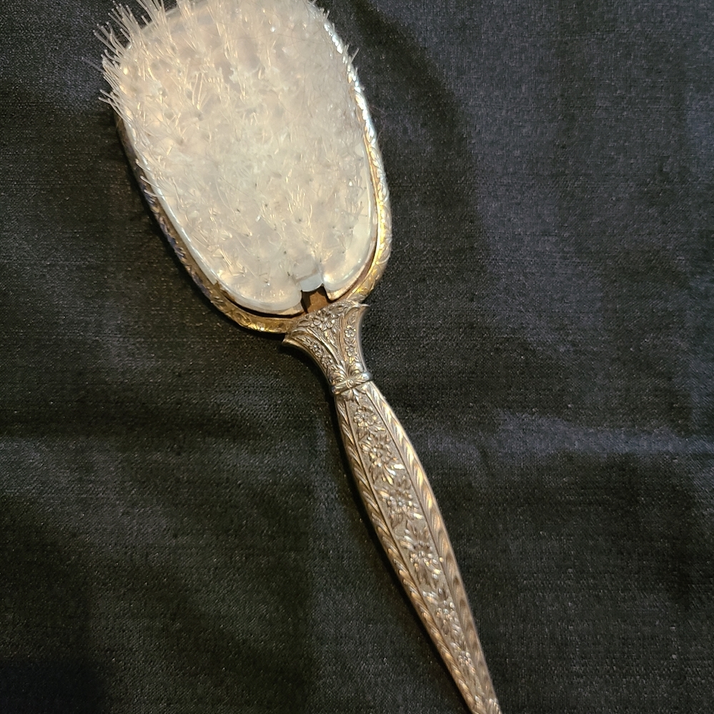 π£ Antique Brush